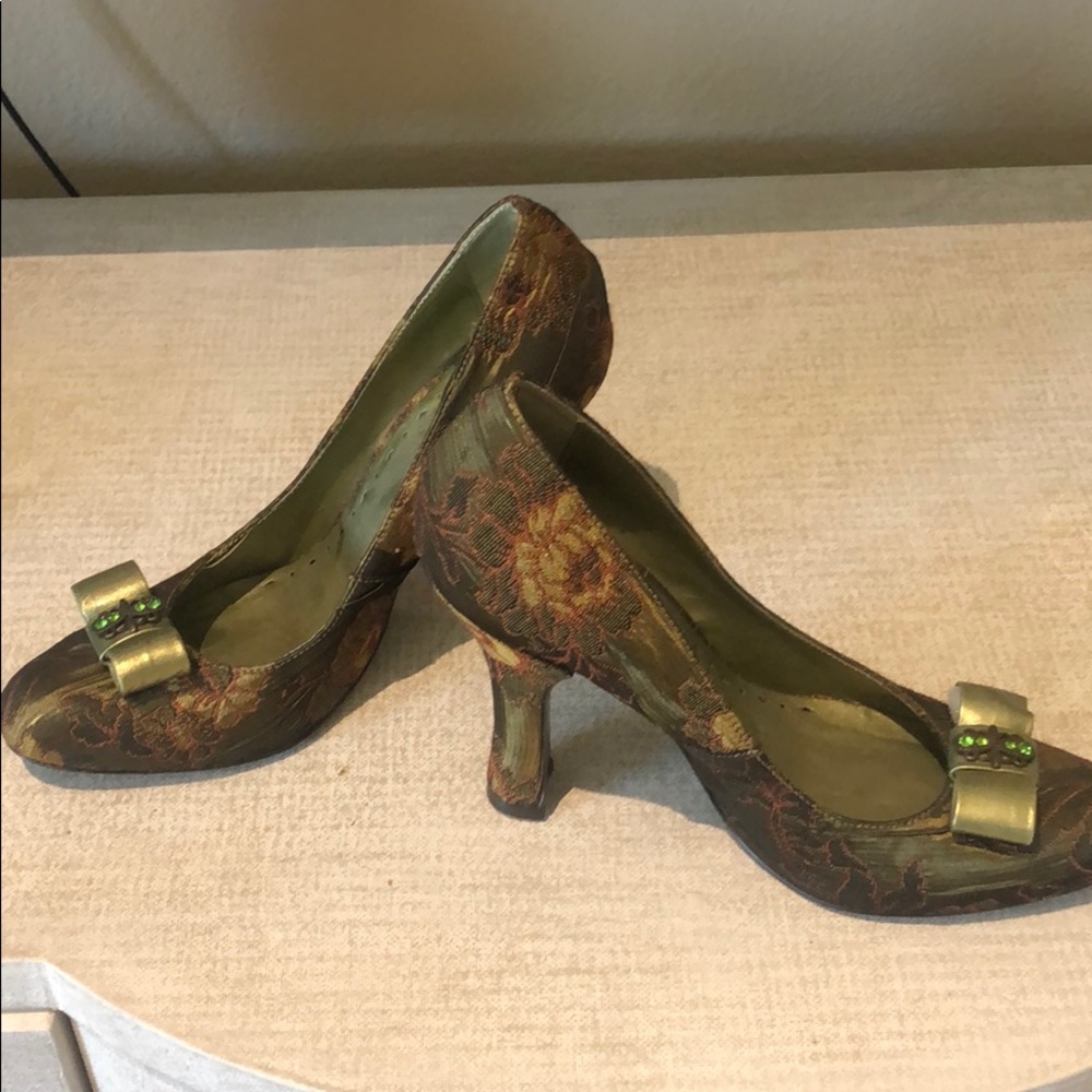 Women's shoes
